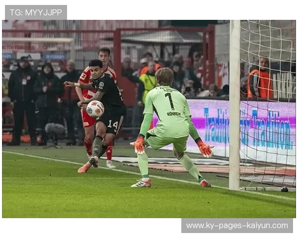 利物浦边路压制严重,迪亚斯内切贴地斩破门